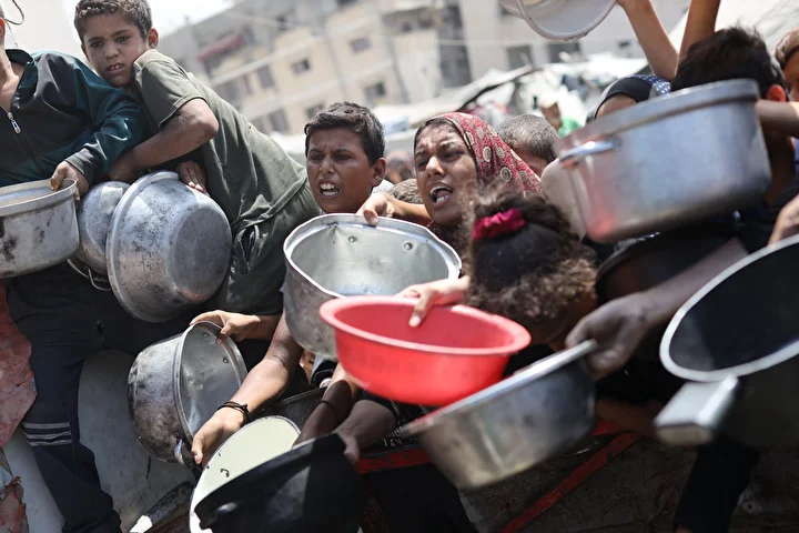 israilin acliga mahkum ettigi gazzede filistinlilere yemek dagitildi 14 9iwTlA9N
