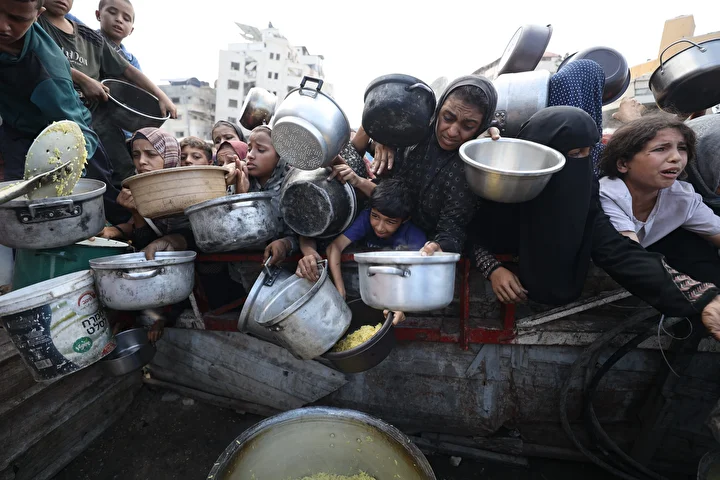 israilin acliga mahkum ettigi gazzede filistinlilere yemek dagitildi 5 zEyztp8L