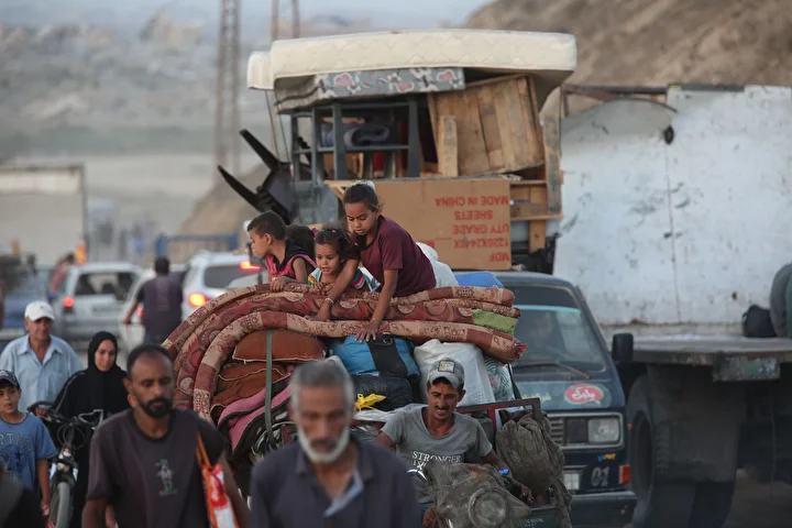 israilin hucumlarindan kacan filistinlilerin kuzeyden guneye gocu devam ediyor 0 kzVMTaWA