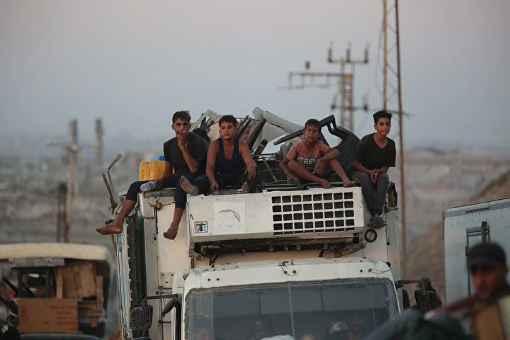 israilin hucumlarindan kacan filistinlilerin kuzeyden guneye gocu devam ediyor 1