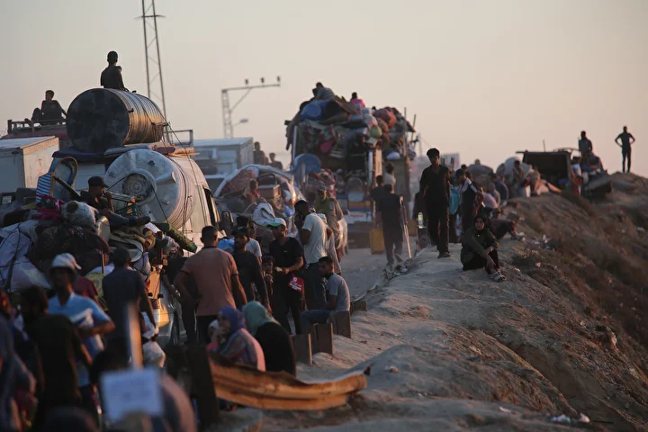 israilin hucumlarindan kacan filistinlilerin kuzeyden guneye gocu devam ediyor 10 OQZfsGH9