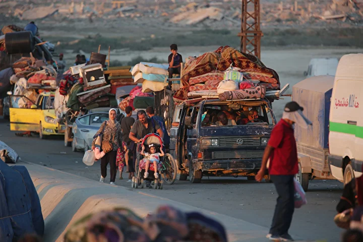 israilin hucumlarindan kacan filistinlilerin kuzeyden guneye gocu devam ediyor 12 elenlKOh