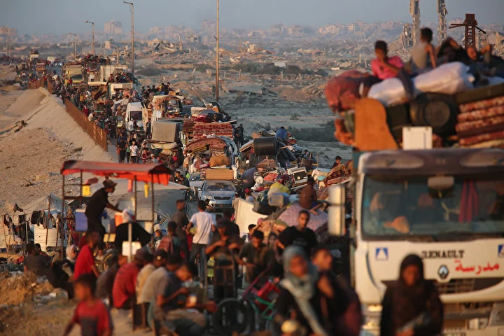 israilin hucumlarindan kacan filistinlilerin kuzeyden guneye gocu devam ediyor 16 QgJJeFBE