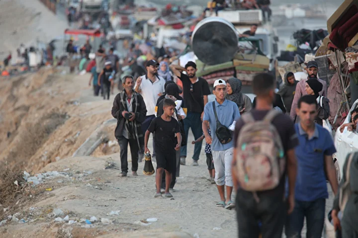 israilin hucumlarindan kacan filistinlilerin kuzeyden guneye gocu devam ediyor 2 B68lQkTh