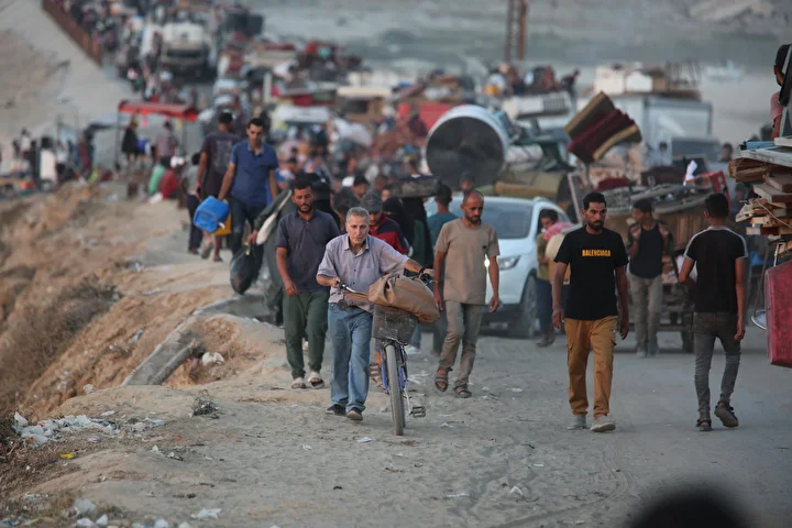 israilin hucumlarindan kacan filistinlilerin kuzeyden guneye gocu devam ediyor 4 7yGqcyfF