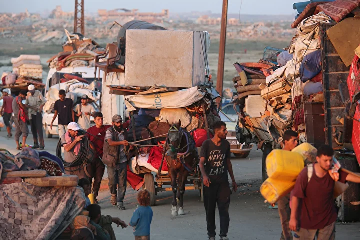 israilin hucumlarindan kacan filistinlilerin kuzeyden guneye gocu devam ediyor 7