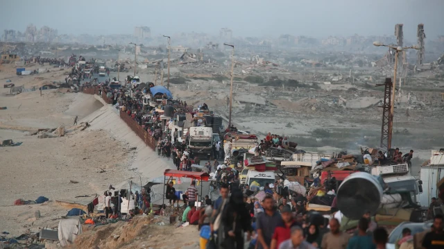 israilin hucumlarindan kacan filistinlilerin kuzeyden guneye gocu devam ediyor W9lSrxsg.webp