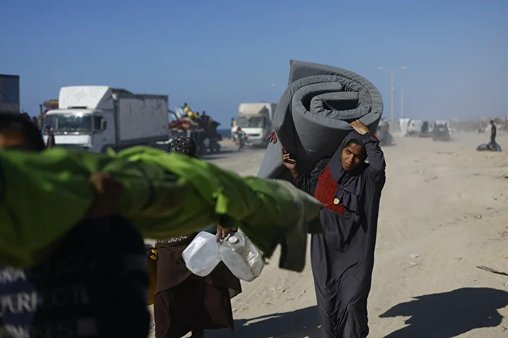 israilin taarruzlarindan kacan filistinlilerin kuzeyden guneye gocu devam ediyor 16 4ILA9i46