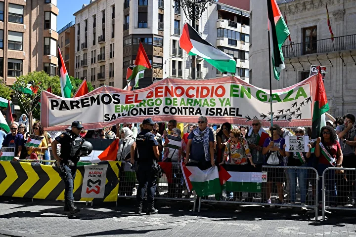 israilli bisikletcilerin ispanyadaki guc anlari la vueltada protesto edildiler 2