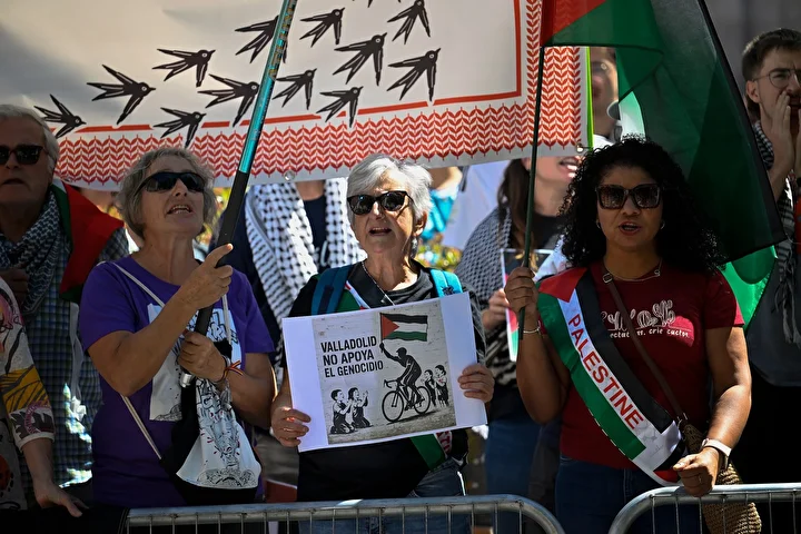 israilli bisikletcilerin ispanyadaki guc anlari la vueltada protesto edildiler 4