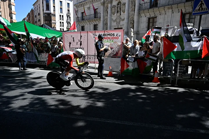 israilli bisikletcilerin ispanyadaki guc anlari la vueltada protesto edildiler 6 gcy7rJ8z