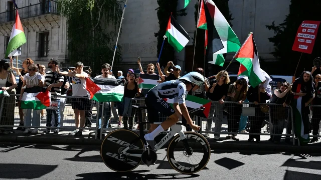 israilli bisikletcilerin ispanyadaki guc anlari la vueltada protesto edildiler eOat4jrY.webp