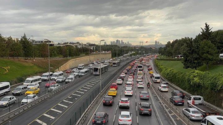 istanbulda yeni egitim ogretim yilinin birinci gununde trafik yogunlugu olustu 3 VSZk5cNF