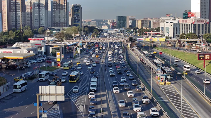 İstanbul'da yeni eğitim öğretim yılının ikinci gününde trafik yoğunluğu oluştu 3 istanbulda yeni egitim ogretim yilinin ikinci gununde trafik yogunlugu olustu 2 cuHa92N6