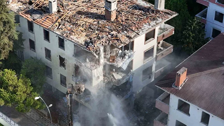 istanbulda yuksek riskli oldugu tespit edilen 3 bina yikildi 1 mDP3yDOr