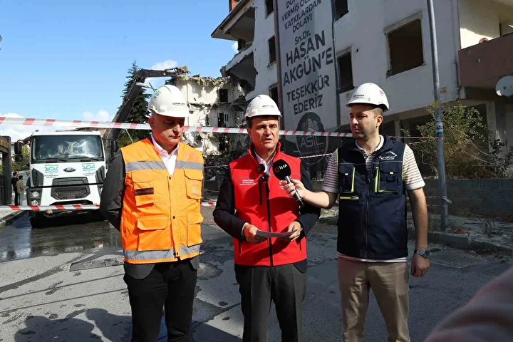 istanbulda yuksek riskli oldugu tespit edilen 3 bina yikildi 3 L8XOk3ZD