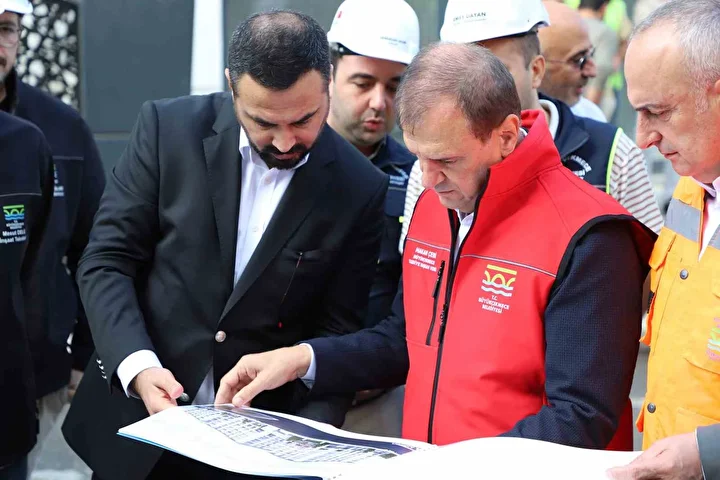 istanbulda yuksek riskli oldugu tespit edilen 3 bina yikildi 4 amOSdPhi