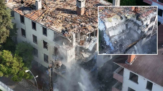 istanbulda yuksek riskli oldugu tespit edilen 3 bina yikildi dGqOi2t3.webp