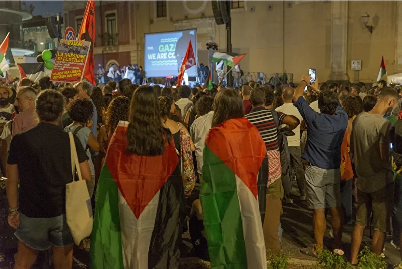 italyada binler gazze ve global sumud filosuna dayanak icin yurudu 5 6wM4HQv5