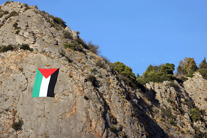 İtalya'nın Palermo kentindeki Pellegrino Doruğu'na Filistin bayrağı asıldı 5 italyanin palermo kentindeki pellegrino doruguna filistin bayragi asildi 4