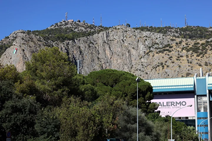 İtalya'nın Palermo kentindeki Pellegrino Doruğu'na Filistin bayrağı asıldı 7 italyanin palermo kentindeki pellegrino doruguna filistin bayragi asildi 6