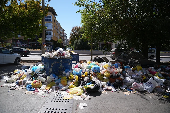 izmir bucada toplanmayan copler reaksiyona neden oluyor belediye vergisini aliyor lakin hizmet ortada yok 6miR7UjQ