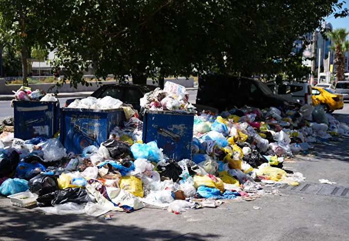 izmir bucada toplanmayan copler reaksiyona neden oluyor belediye vergisini aliyor lakin hizmet ortada yok cVR31Ej1