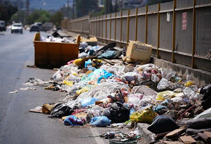izmir bucada toplanmayan copler reaksiyona neden oluyor belediye vergisini aliyor lakin hizmet ortada yok wDympp8i