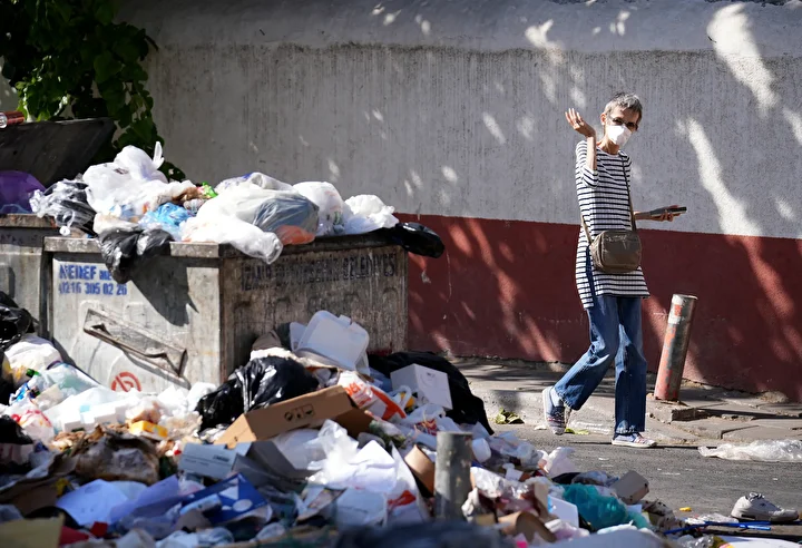 İzmir Karşıyaka'da çöp dağları oluştu, vatandaşlar makûs kokuya reaksiyon gösterdi: İzmir'i fareler bastı, yapamıyorsanız çekin gidin 8 izmir karsiyakada cop daglari olustu vatandaslar mak s kokuya reaksiyon gosterdi izmiri fareler basti yapamiyorsaniz ItRQKj57
