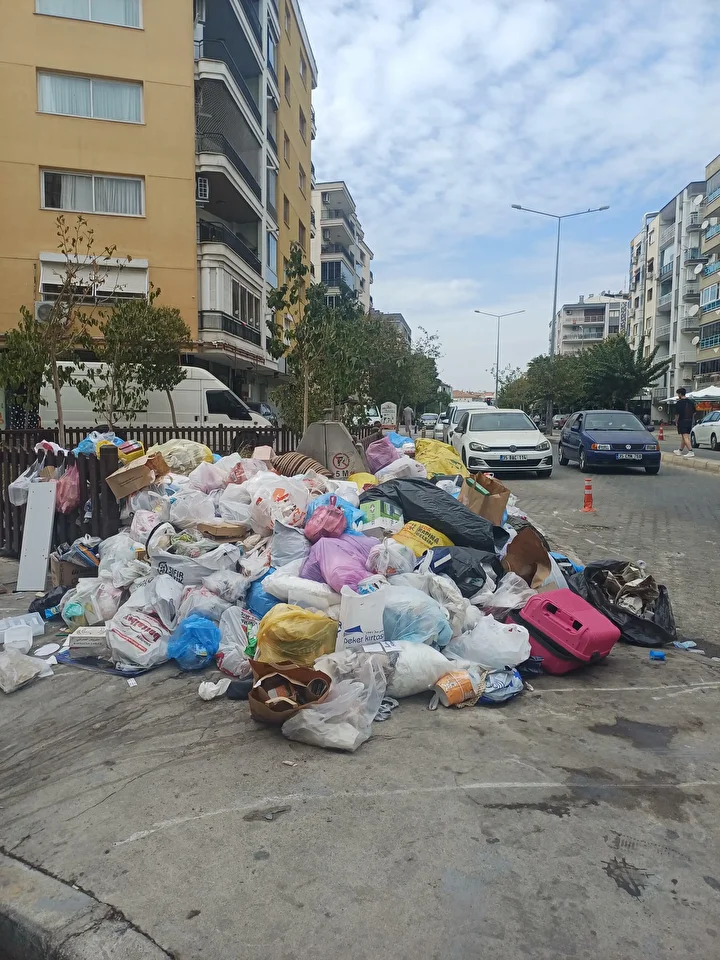 izmirde emekci hareketleri bitti fakat cop sikintisi bitmedi her yer pislik icinde 1 DXTVek1E