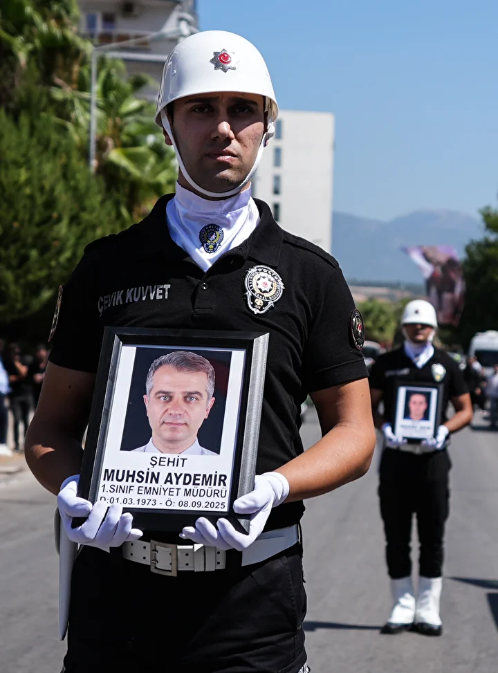 izmirde polis merkezine silahli atakta sehit polisler son seyahatine ugurlandi 1