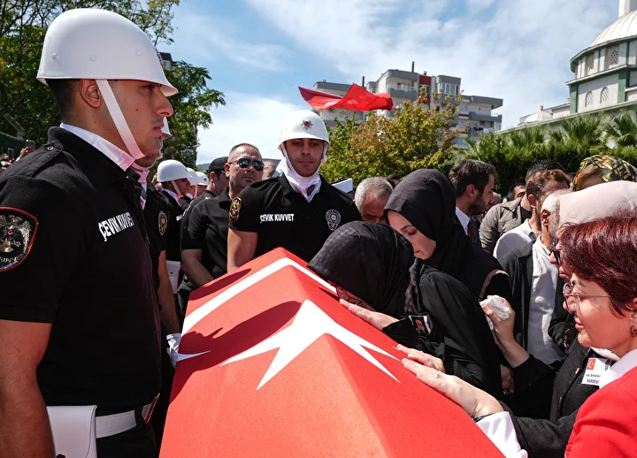 izmirde polis merkezine silahli atakta sehit polisler son seyahatine ugurlandi 11 p16atwHL