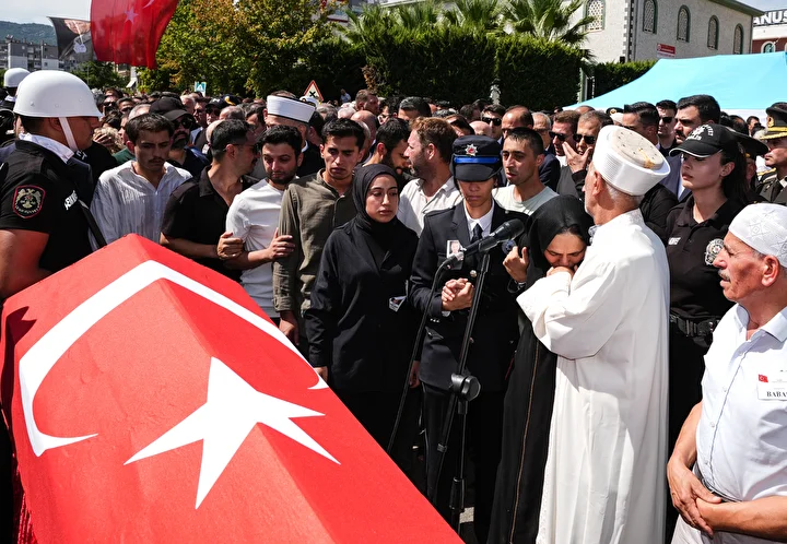 izmirde polis merkezine silahli atakta sehit polisler son seyahatine ugurlandi 12 gUpfEeCy
