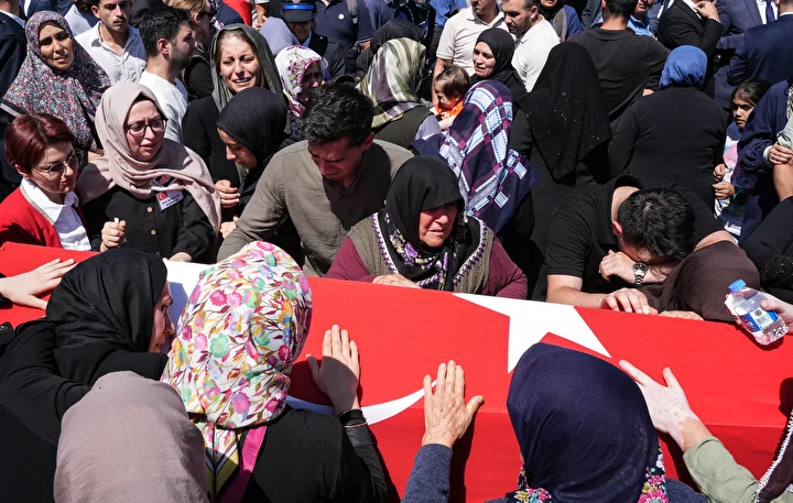izmirde polis merkezine silahli atakta sehit polisler son seyahatine ugurlandi 14 YpqUIrG8