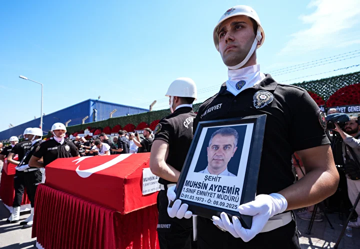izmirde polis merkezine silahli atakta sehit polisler son seyahatine ugurlandi 17 chZvQUbm