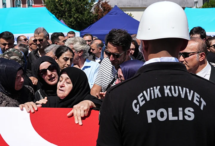 izmirde polis merkezine silahli atakta sehit polisler son seyahatine ugurlandi 20 YLHsJsA4