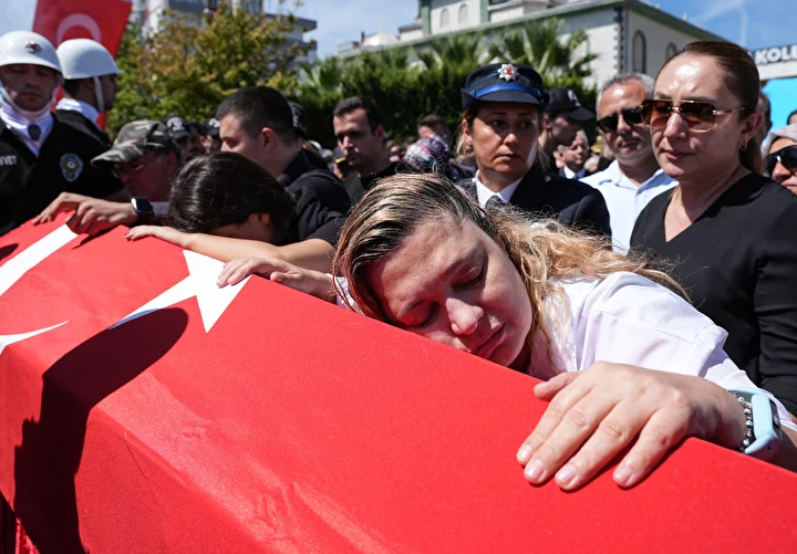 izmirde polis merkezine silahli atakta sehit polisler son seyahatine ugurlandi 22