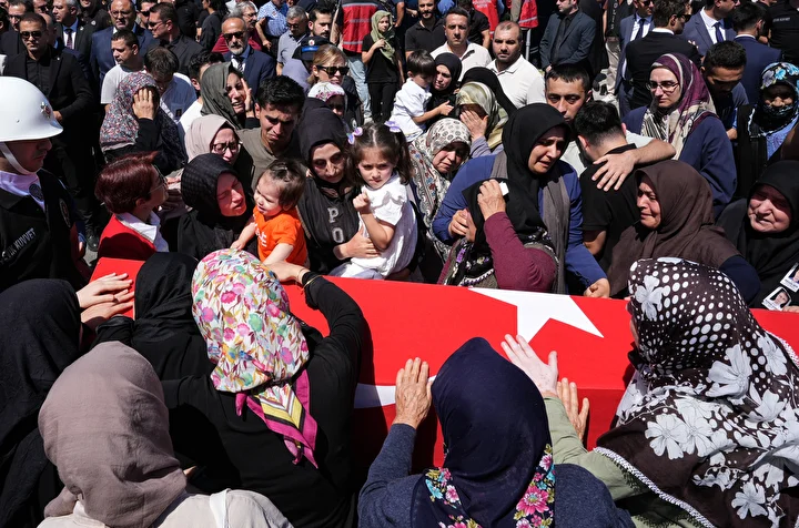izmirde polis merkezine silahli atakta sehit polisler son seyahatine ugurlandi 24 hCnfqwG5