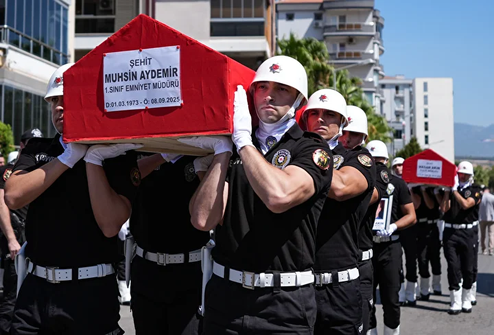 izmirde polis merkezine silahli atakta sehit polisler son seyahatine ugurlandi 4 JQGXODOd
