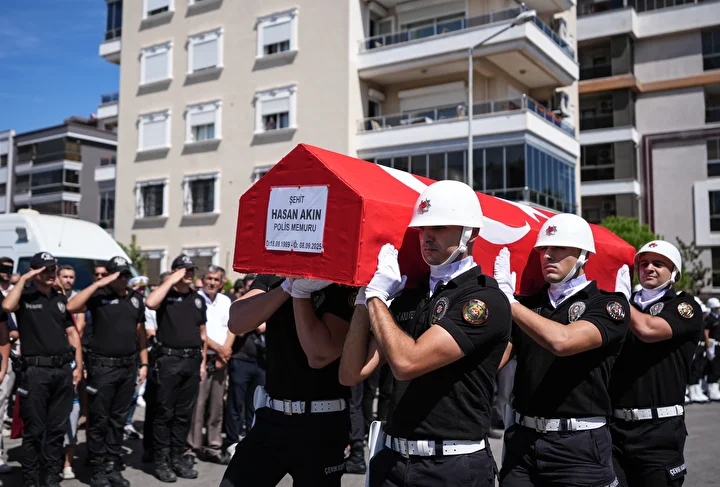 izmirde polis merkezine silahli atakta sehit polisler son seyahatine ugurlandi 5