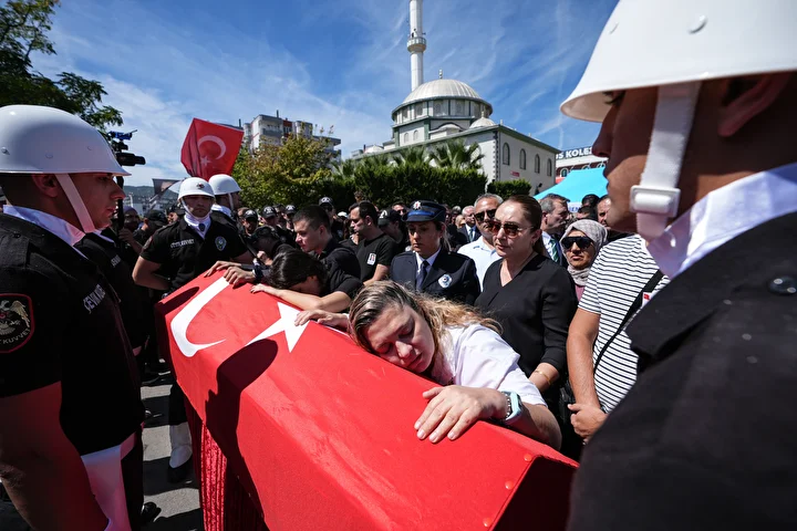 izmirde polis merkezine silahli atakta sehit polisler son seyahatine ugurlandi 9 SBIXWk6R