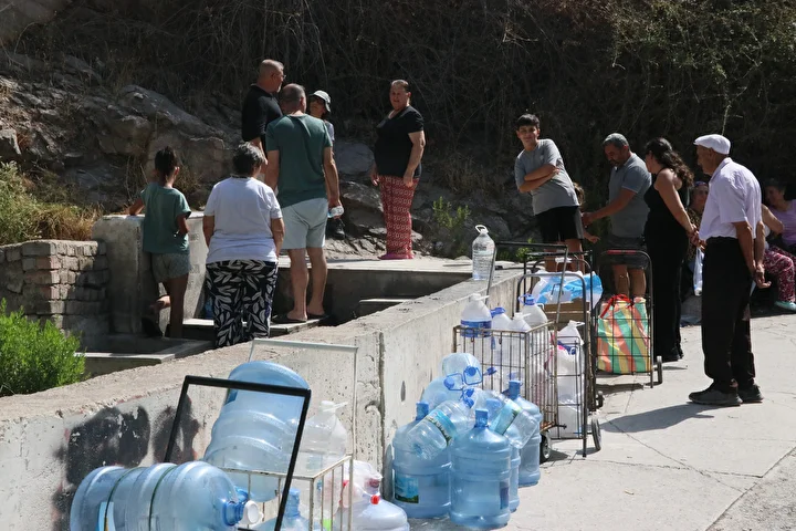 izmirde yuzlerce mahalle 32 saat susuz kaldi vatandas toplumsal medyadan yardim istedi afrikada su 7t4dcNDp