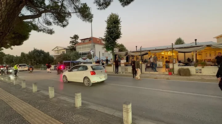iznikte kafeye silahli akin bir kisi yaralandi 3 EHiGalJk