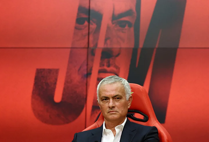 jose mourinhodan fenerbahcelileri kizdiran aciklamalar imza merasiminde salladi 0