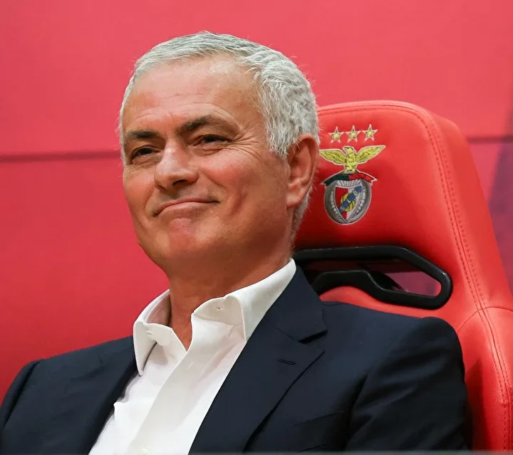 jose mourinhodan fenerbahcelileri kizdiran aciklamalar imza merasiminde salladi 3 nznqms25