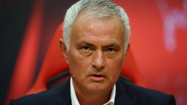 jose mourinhodan fenerbahcelileri kizdiran aciklamalar imza merasiminde salladi 5A5JxQi3.webp