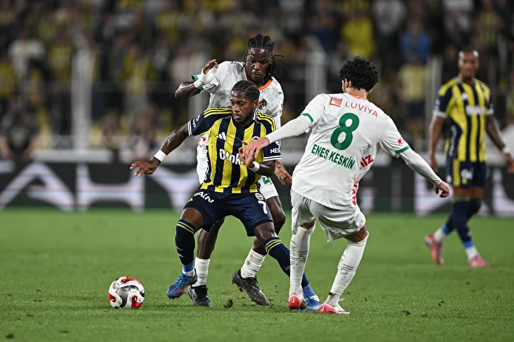 Kadıköy'de şok! Fenerbahçeli taraftarlar yıldız ismi ıslıkladı 2 kadikoyde sok fenerbahceli taraftarlar yildiz ismi islikladi 1 sgXeS3lI