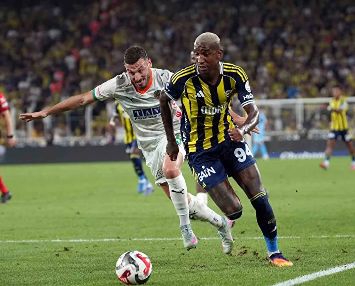 Kadıköy'de şok! Fenerbahçeli taraftarlar yıldız ismi ıslıkladı 3 kadikoyde sok fenerbahceli taraftarlar yildiz ismi islikladi 2 BSUWqm8R