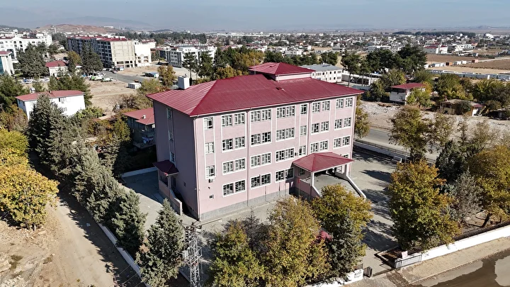 Kahramanmaraş'ta zelzelenin yaraları sarılıyor: İnşa edilen okul sayısı 61'e ulaştı 1 kahramanmarasta zelzelenin yaralari sariliyor insa edilen okul sayisi 61e ulasti 0 lct29YjV