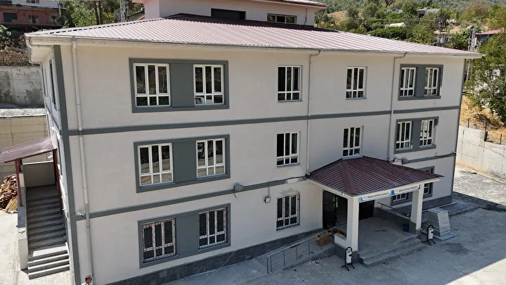 Kahramanmaraş'ta zelzelenin yaraları sarılıyor: İnşa edilen okul sayısı 61'e ulaştı 3 kahramanmarasta zelzelenin yaralari sariliyor insa edilen okul sayisi 61e ulasti 2 fs9frBUh